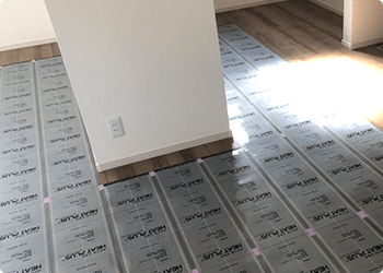 本体がロール状のシートだから場所を選ばず、端まで温かいお部屋を実現